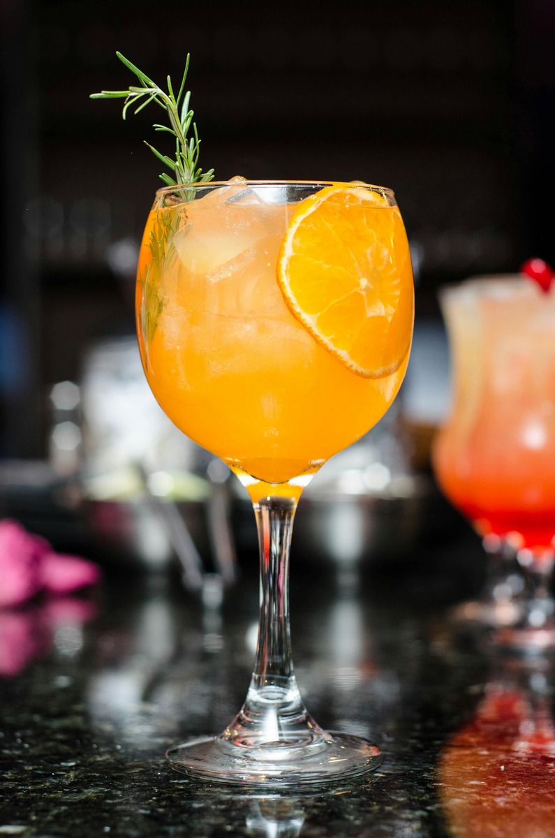 mocktail - vassa zero v oran soda pomeranč - letní osvěžující koktejl bez alkoholu